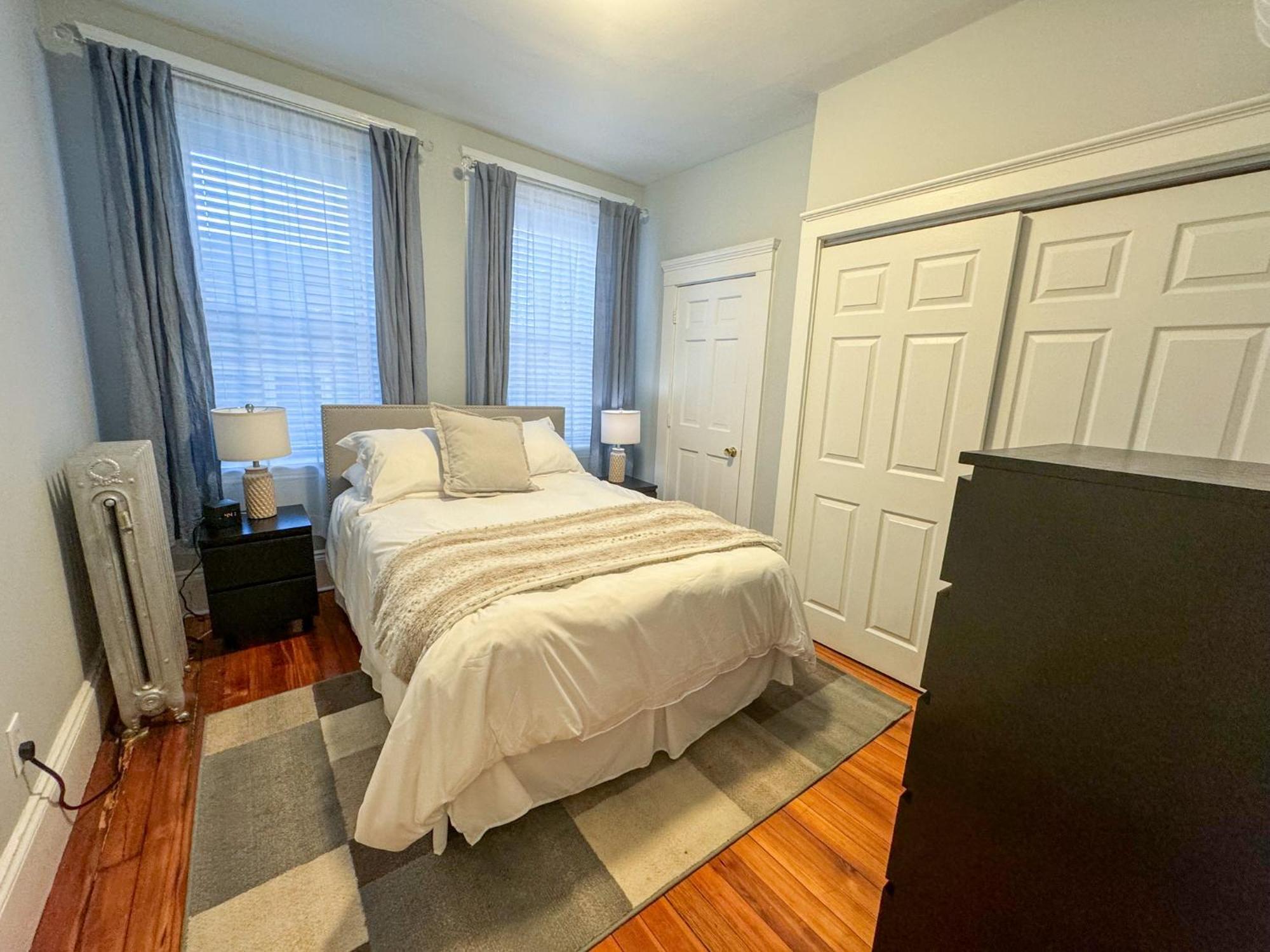 Huge,3 Bed,2Bath,Public Transport,Boston,Sleeps 9 Apartment Brookline Exterior photo