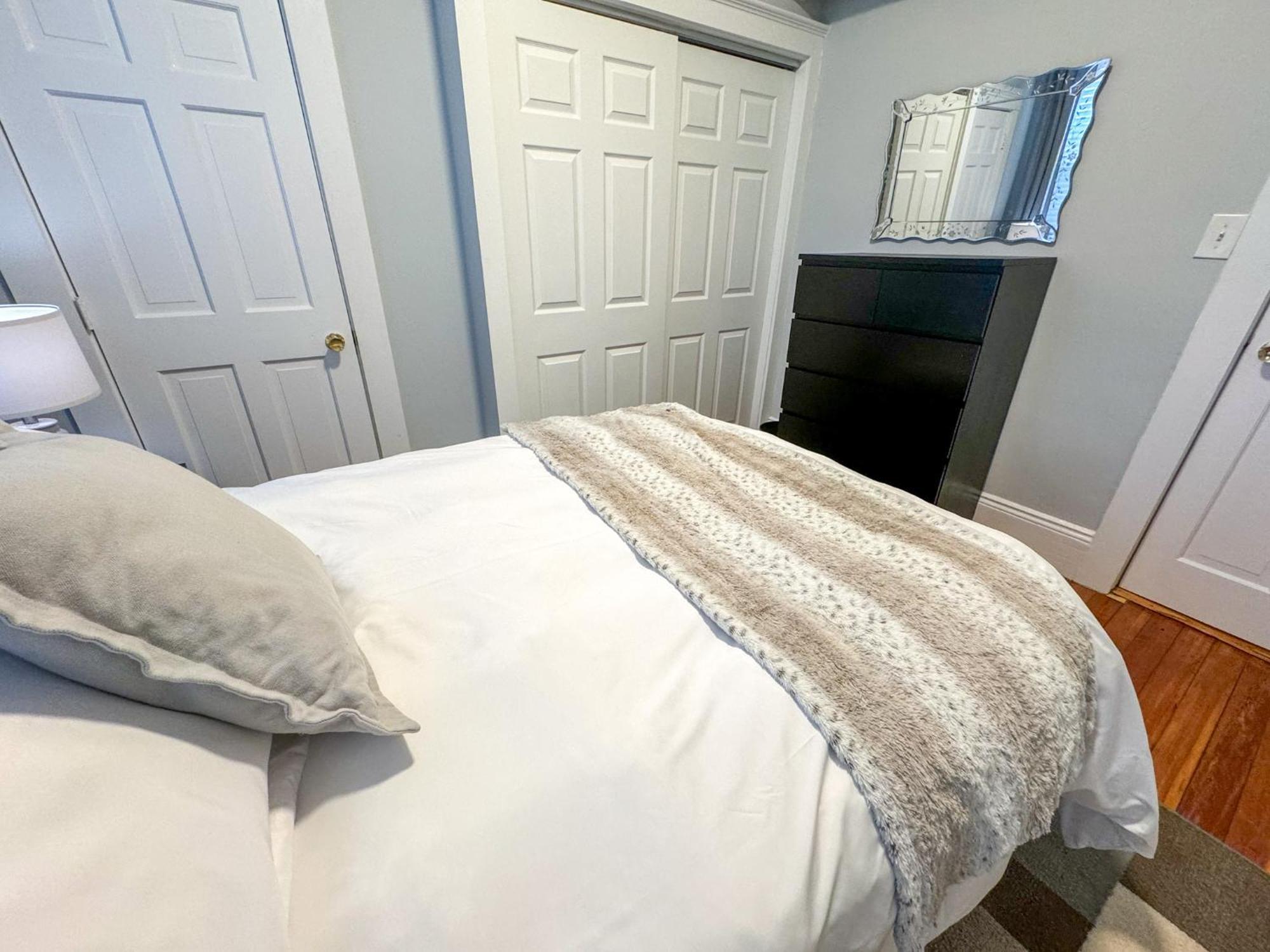 Huge,3 Bed,2Bath,Public Transport,Boston,Sleeps 9 Apartment Brookline Exterior photo