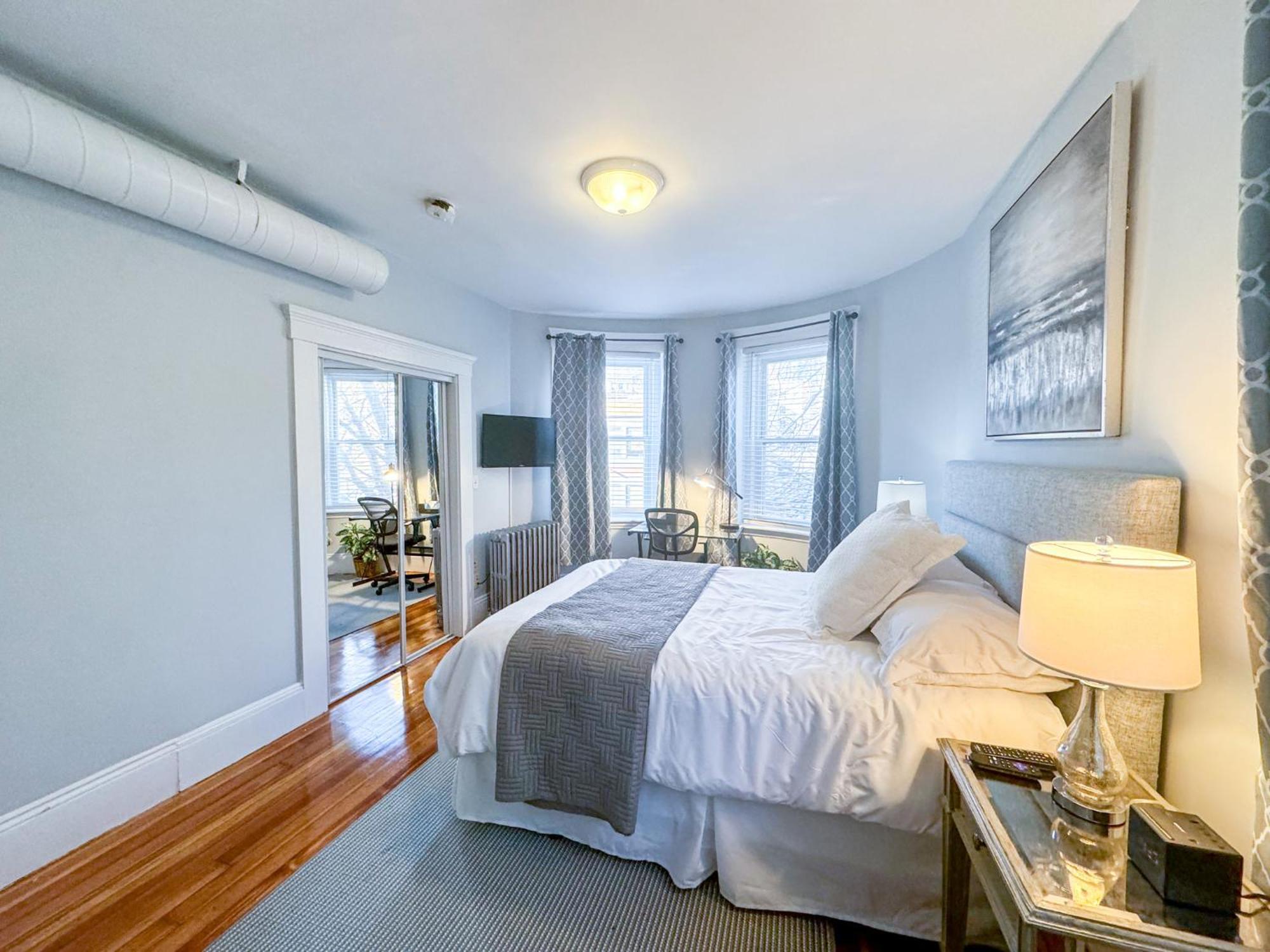 Huge,3 Bed,2Bath,Public Transport,Boston,Sleeps 9 Apartment Brookline Exterior photo