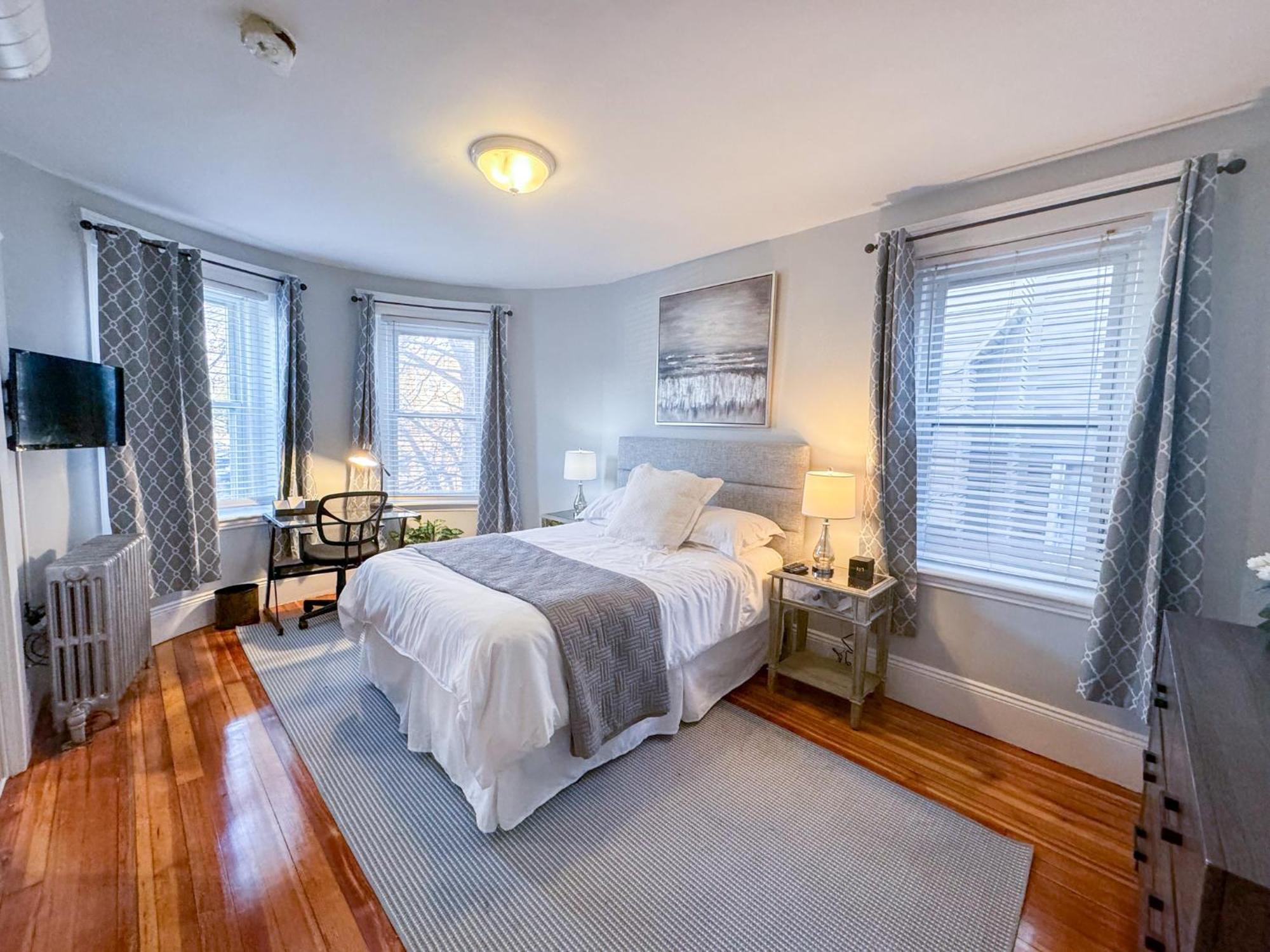 Huge,3 Bed,2Bath,Public Transport,Boston,Sleeps 9 Apartment Brookline Exterior photo