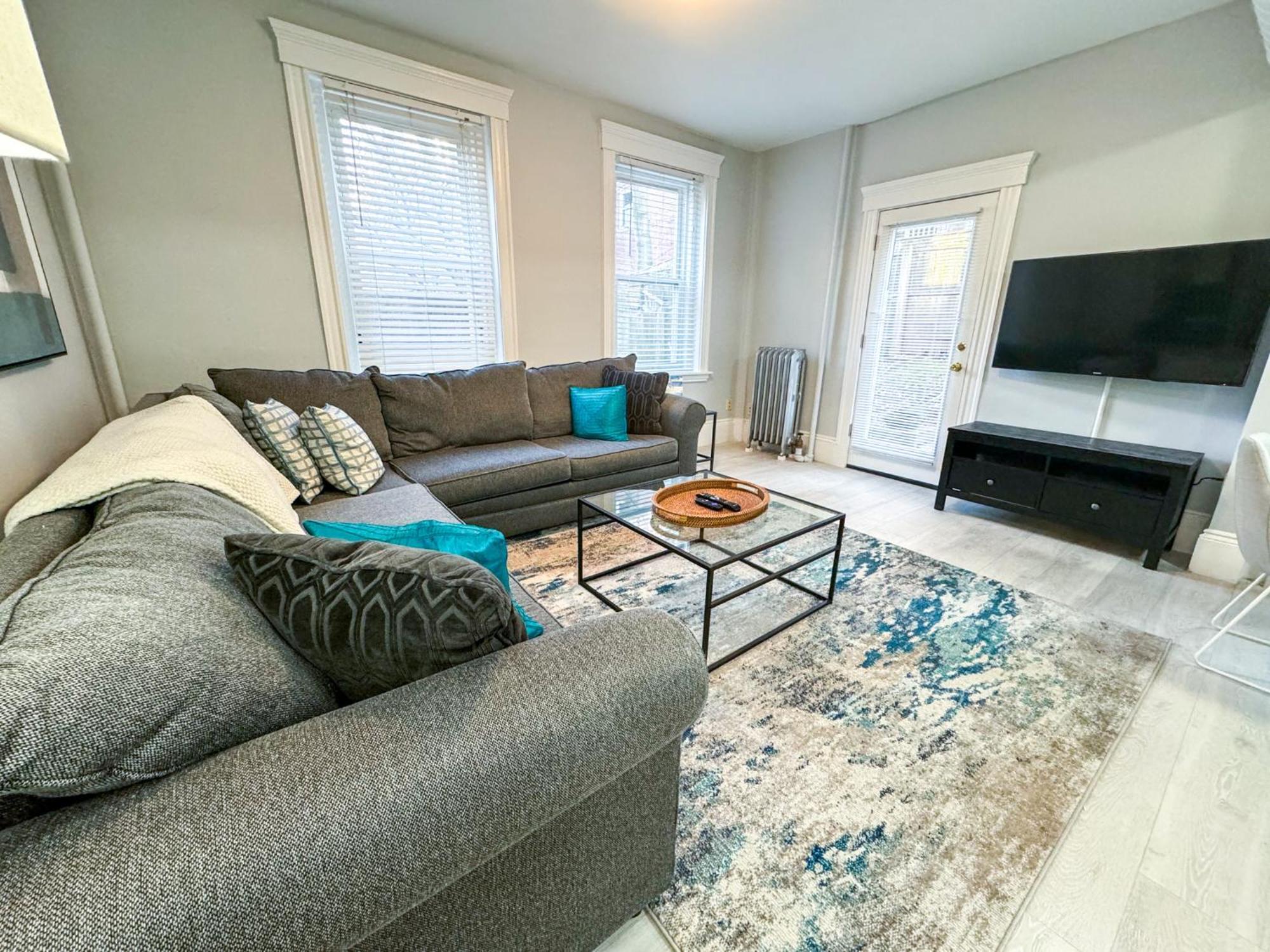 Huge,3 Bed,2Bath,Public Transport,Boston,Sleeps 9 Apartment Brookline Exterior photo